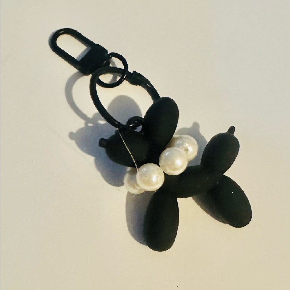 Black Balloon Dog Keychain/Bagcharm/Zipper pull with Pearls - Picture 2 of 2